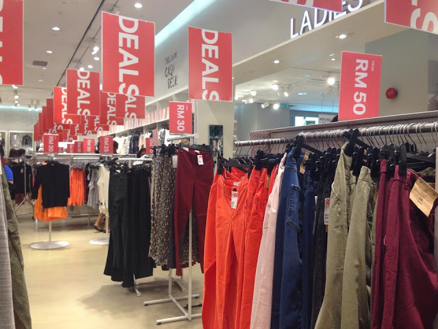 H&amp;M может установить рекордные скидки из-за нераспроданной одежды