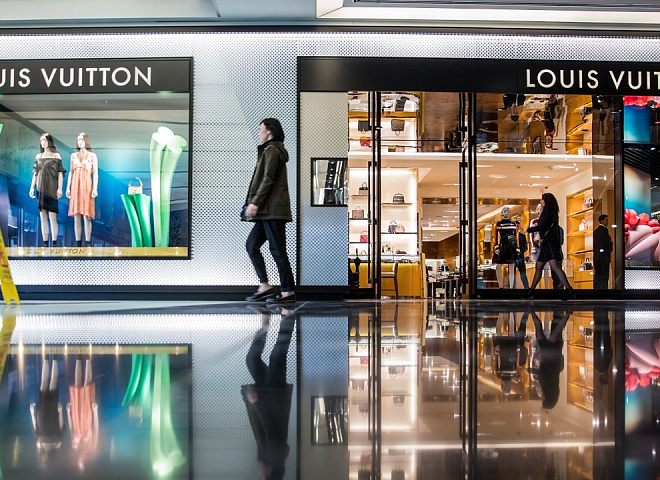 Владелец Louis Vuitton инвестировал в поисковик одежды Lyst