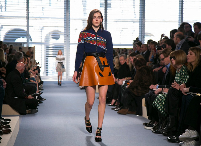 Louis Vuitton выпустил энциклопедию показов за 20 лет