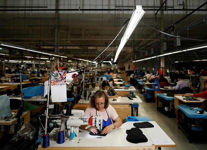 Canada Goose начнет производство медицинских халатов