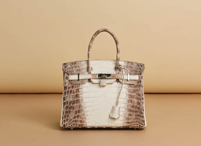 Сумку Birkin продали за рекордную цену на европейском аукционе